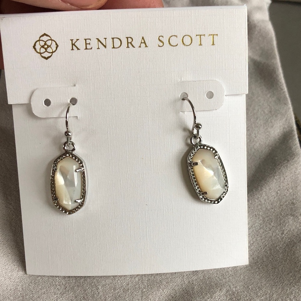 Authentic NWOT with pouch Kendra Scott Drop Earrings with Faceted Stones